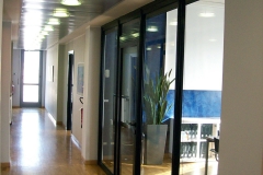 parete divisoria ufficio vetro e alluminio